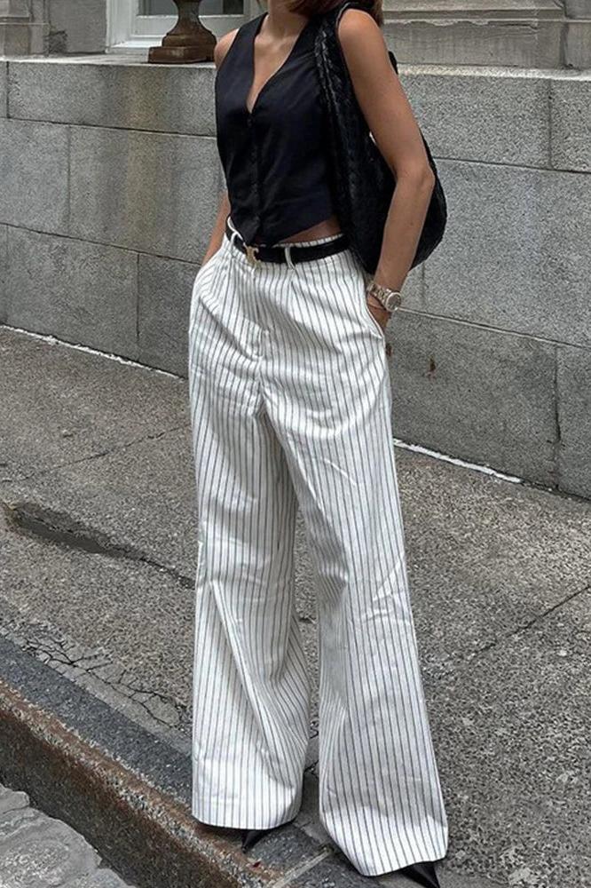 Bolsos de rayas, pantalones anchos
